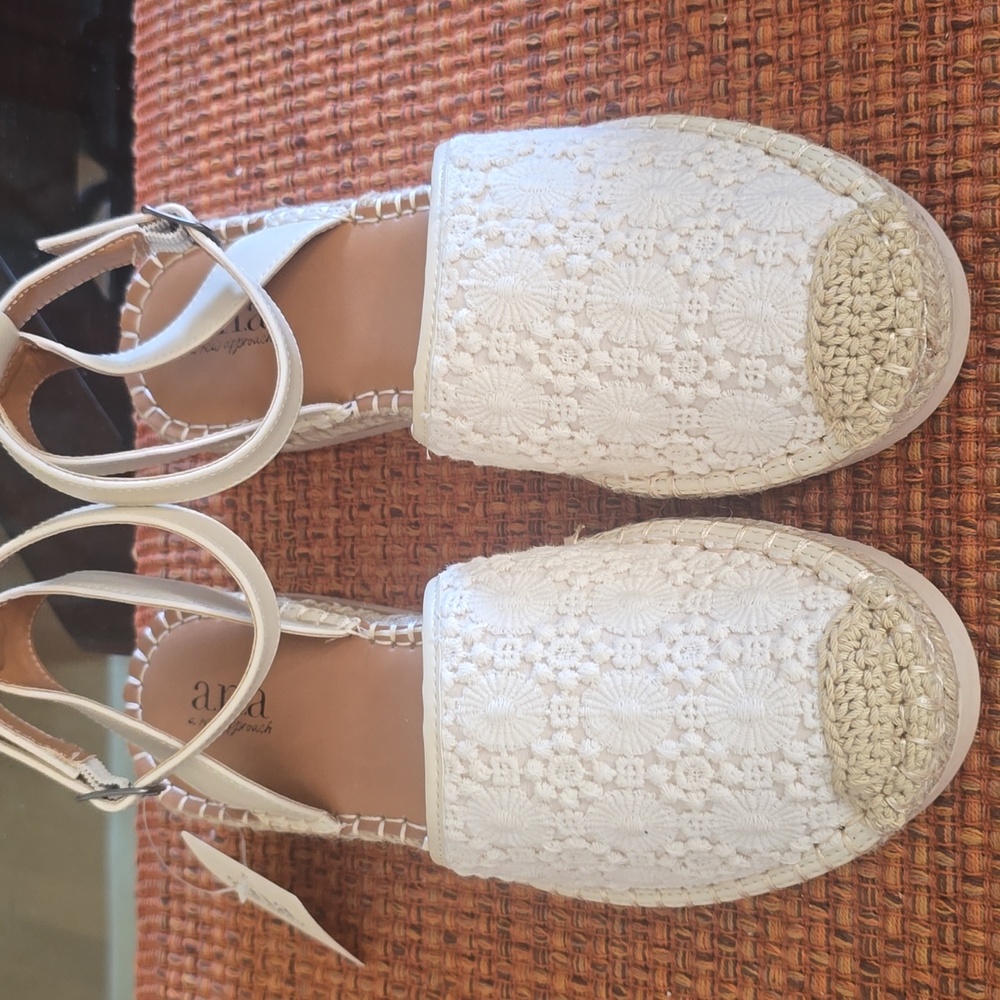 A.N.A BRAND WOMENS IVORY & TAN SUMMER SHOES W/ ADJUSTABLE ANKLE STRAP SIZE 9